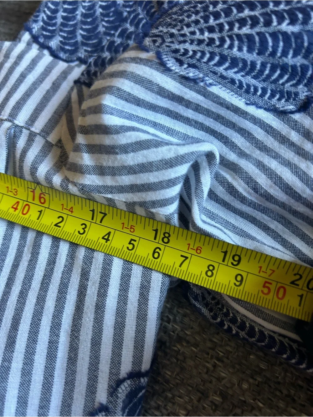 Vineyard Vines Navy Blue and White Dotted Stripe w/Seashell Embroidery | Large